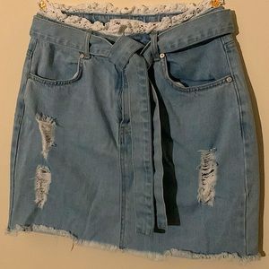 Denim skirt with lace and belt